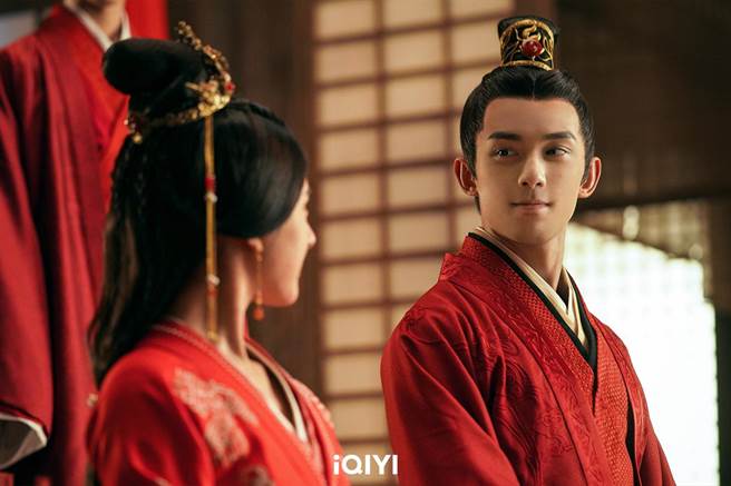 《月升沧海》吴磊霸气守护赵露思。（爱奇艺国际站提供）