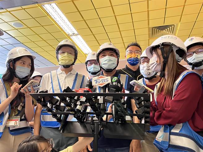 新北市长侯友宜表示，鼓励青年朋友成家，最重要的还是要多元面向给予支持跟照顾。（李奇叡摄）