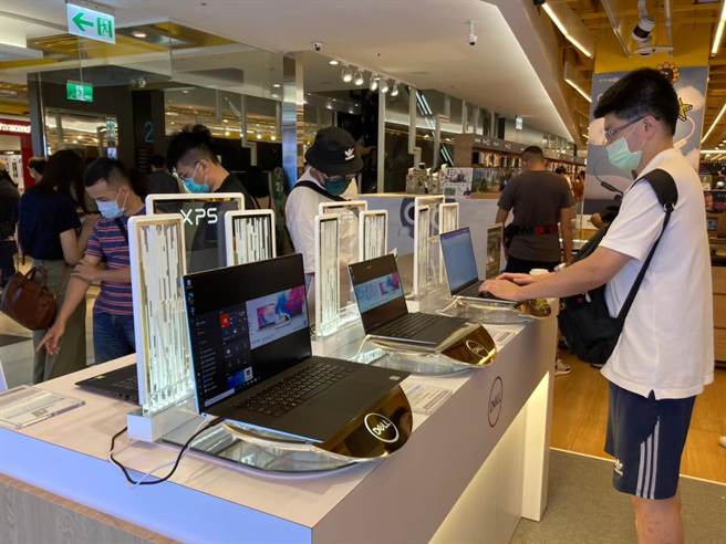 商用筆電動能滑落，砍單效應從下游通路蔓延至代工廠。（陳柔蓁攝）