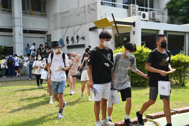 成功大學今天起一連3天舉辦「成功登大人-新鮮人成長營」。(成功大學提供／曹婷婷台南傳真)