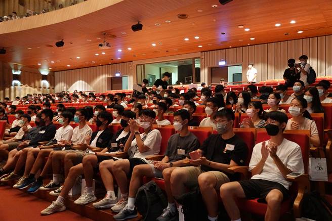 成功大學今天起一連3天舉辦「成功登大人-新鮮人成長營」。(成功大學提供／曹婷婷台南傳真)