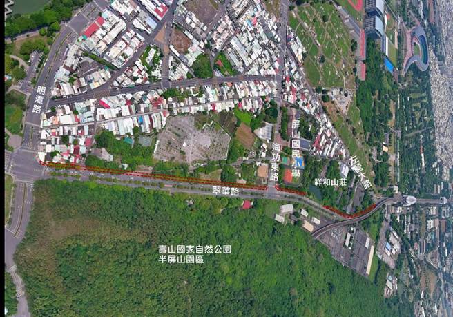 高雄市左营区翠华路附近有多样重要公共建设，为北高雄南北向交通之主要道路，31日由副市长林钦荣主持召开第105次都市计画委员会，左营翠华路(明潭路至左营大路段)拓宽至40公尺。（高市都发局提供／杨舒婷高雄传真）