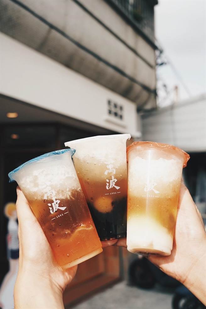 万波「古早酸梅冰」 大杯45元，离岛大杯55元。 （万波提供）