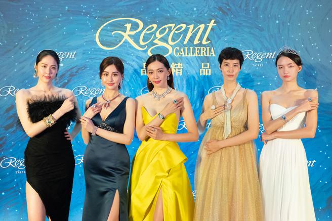 由名模们诠释，集顶级珠宝腕表品牌齐聚一堂，多款全球唯一珠宝供贵客近身鑑赏。（丽晶精品提供）