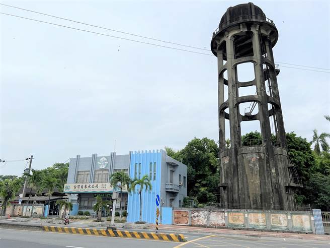 北高雄冈山、弥陀与梓官区将于9月1日凌晨0时至9月1日晚间11时停水，合计23 小时。图为冈山区着名地标。（林瑞益摄）