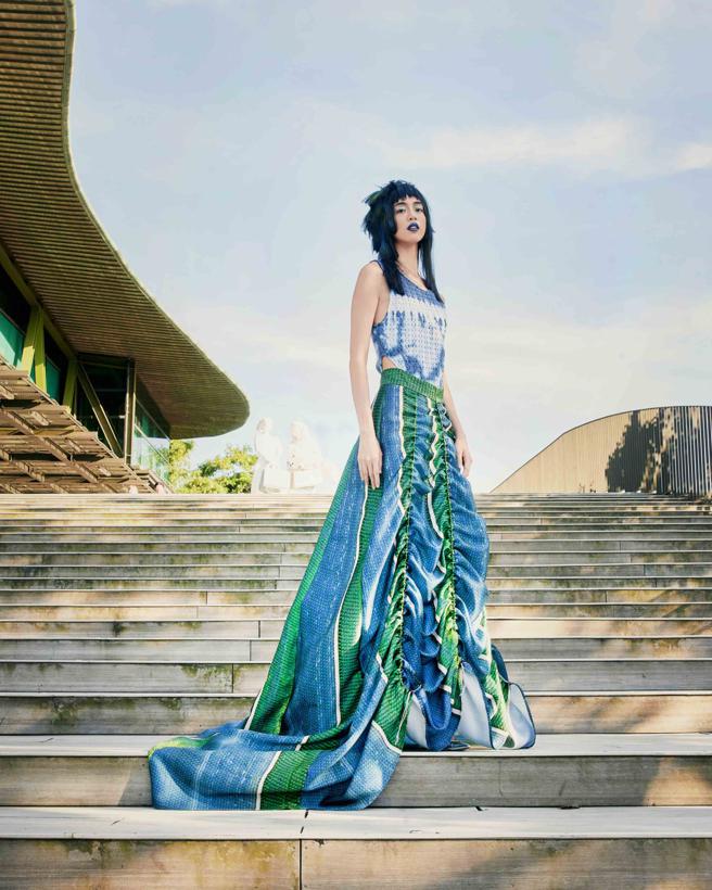 作品「彰化縣溪州鄉稻田」，此次髮妝則邀請尤拿髮藝UNA HAIR，透過妝髮呈現地貌。（AUSTIN.W提供）