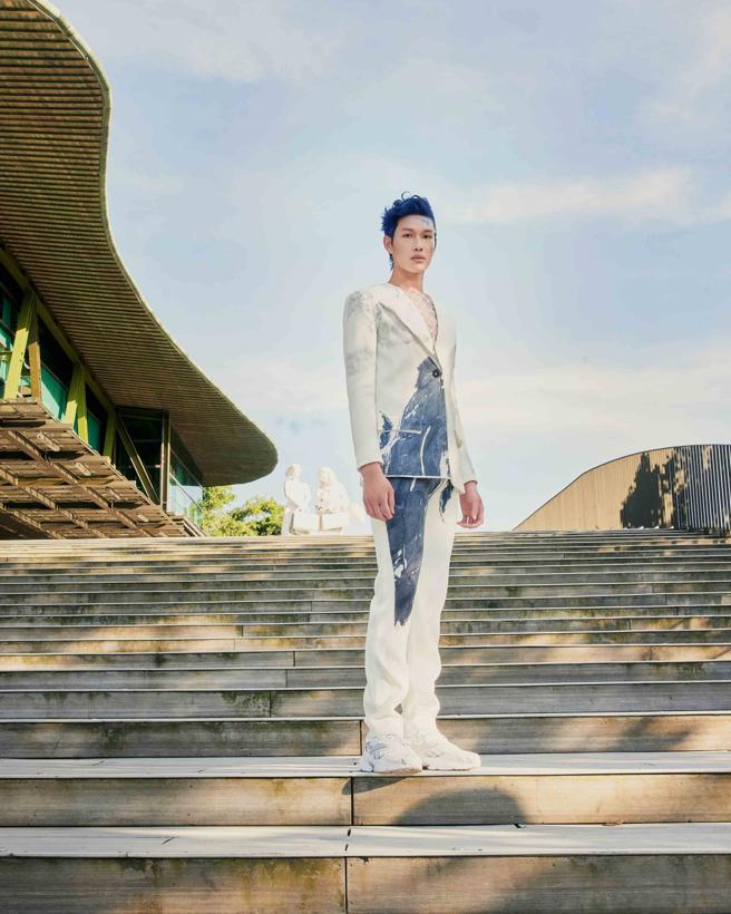 AUSTIN.W新作「虛實玩心.看見齊柏林」系列作品「龍井濕地」。（AUSTIN.W提供）