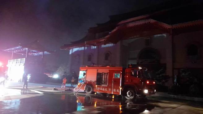 桃园市龟山区威天宫发生火警，所幸火势已经扑灭。（翻摄照片）
