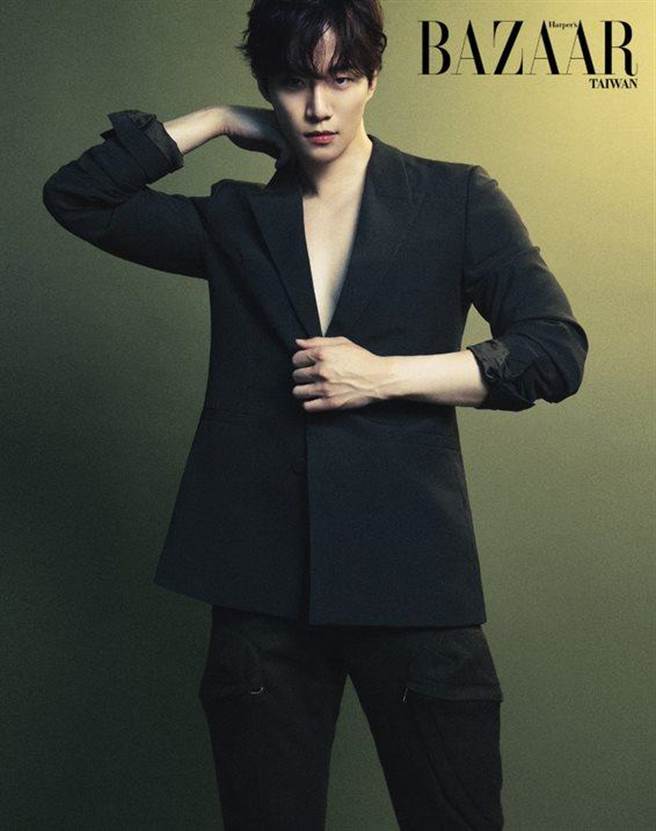 李俊昊因演出《衣袖红镶边》事业再创高峰。（Harper’s BAZAAR提供）