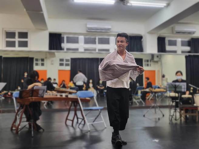 京剧名角兆欣今年初才赴罗马歌剧院参与艾未未执导的歌剧《杜兰朵》，下半年同样马不停蹄，又将有另一檔演出，在捌号会所制作的《梦廻春闺》挑战一人说唱，表现独守空闺女子百转千迴的心境，9月下旬在韩国全州国际音乐节世界首演。（李欣恬摄）