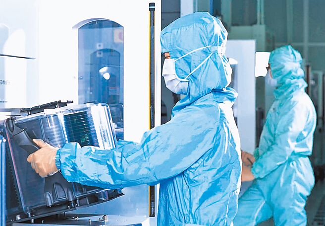 半導體業仍為台灣獲利最強製造業。圖為台積電12吋廠。（台積電提供）