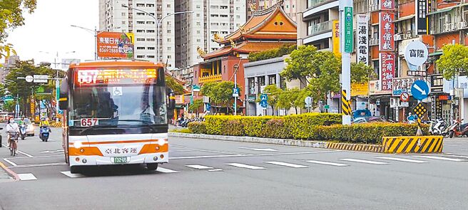 新北公车运价将调涨4元。（本报资料照片）