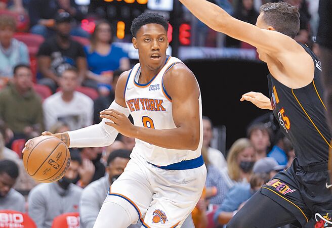 巴瑞特成为尼克队史最年轻的亿元男。（美联社）