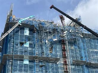 軒嵐諾強颱接近影響 台中13樓工地鷹架倒塌2人受傷