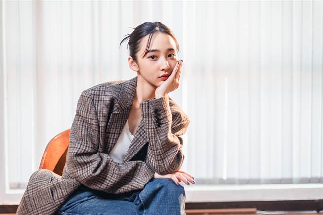 李沐在《滴水的推理书屋》饰演检察事务官，为角色做了许多功课。（罗永铭摄）