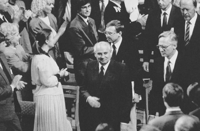 戈巴契夫1991年6月5日在挪威奥斯陆接受诺贝尔和平奖并发表得奖演说。（图／美联社）