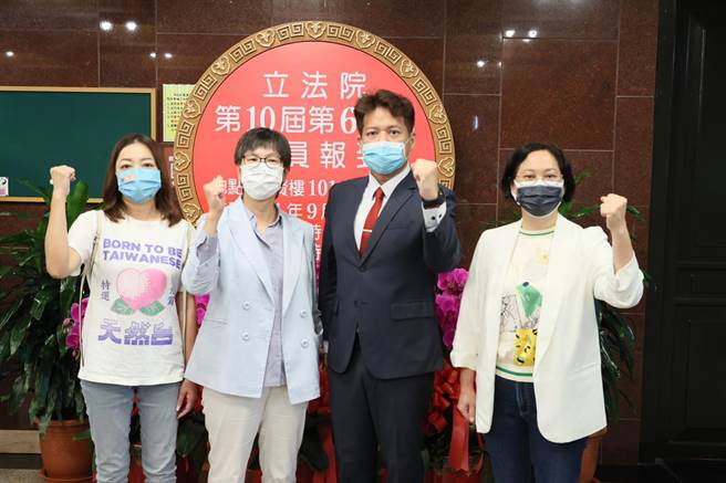 民眾黨團赴立院報到(民眾黨提供)