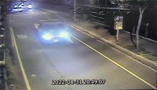 花莲一对谢姓兄弟昨驾驶货车行经吉安乡时，遭后方轿车尾随，并被车上3人持预藏的棍棒刀械攻击，兄弟2人疑夺取对方刀刃凶器后反击，且双方见其中1名黄姓男子被砍成重伤后，即驾车离去，黄经送医救治目前尚未脱离险境。（警方提供／罗亦晽花莲传真）