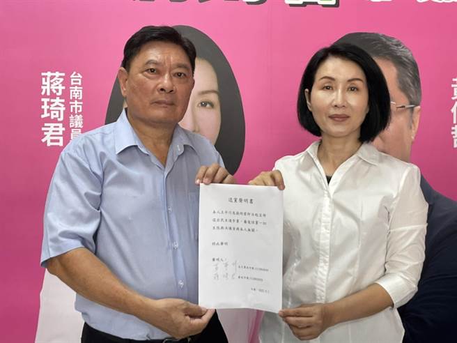 蒋琦君今召开记者会宣布退党并辞去台南市政顾问的职位。（李俊淇摄）