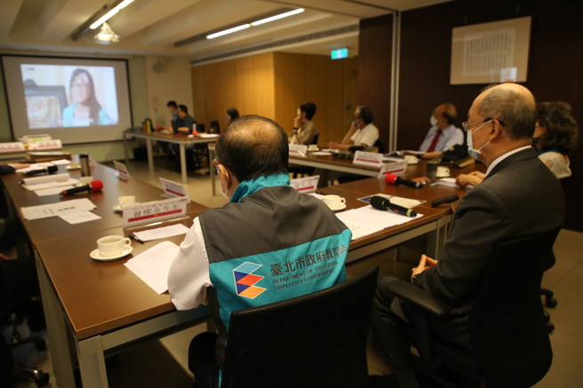 第九届关怀生命奖获奖者，分别由「财团法人天使心家族社会福利基金会」、杜英吉医师及刘佩菁女士获选。(法鼓山人文社会基金会提供)