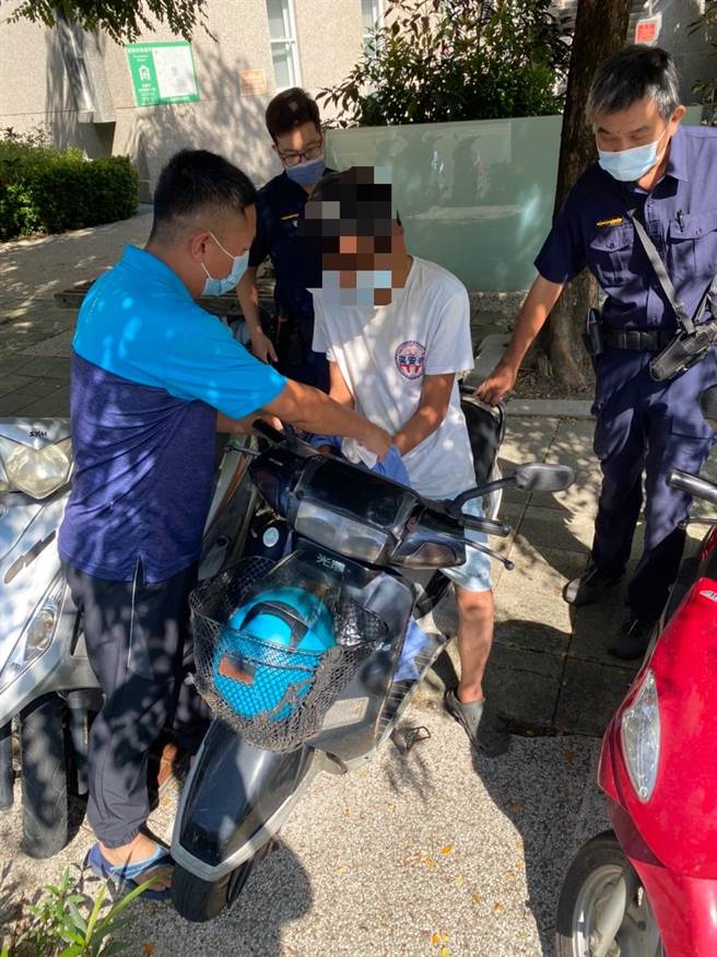 陳男本身雖有家卻不歸，平日居無定所，流連在市區各地網咖，平日以竊取他人機車置物箱內零錢維生，並有多次酒駕紀錄，是當地頭動人物之一。日前在楠梓圖書館遭警方逮捕歸案。（翻攝照片／崔正綱高雄傳真）