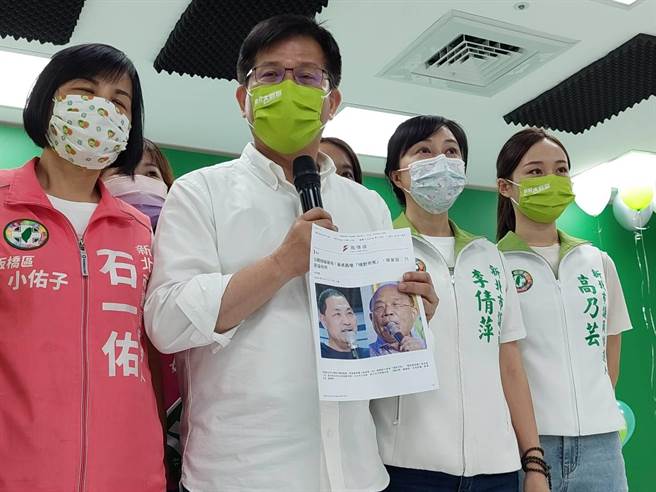 民進黨新北市長候選人林佳龍批，侯友宜4年前在選委會的背景就是政見發表會，竟然能夠公然說謊還硬凹，政治人物可以這樣子顛倒黑白嗎？（陳慰慈攝）