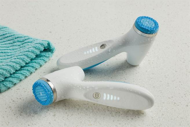 全新LumiSpa®iO智慧双效洁顏机美学设计升级，高效护肤保养同时兼具品味风格，外观设计也更加卓越。（ Nu Skin 提供）