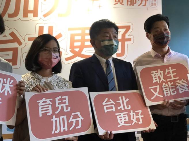 民進黨台北市長參選人陳時中下午出席台北市議員黃郁芬「育兒加分台北更好」友善育兒政策座談會後接受媒體聯訪。（黃婉婷攝）