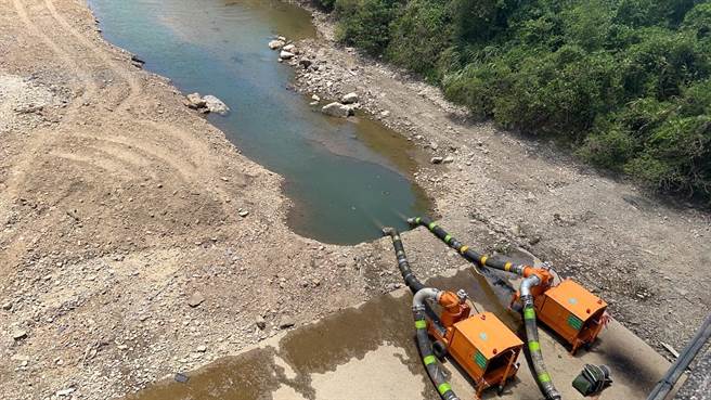 颱風逼近，基隆北海岸地區水荒可望有解，水利署提醒，由於久旱，土壤乾燥，可能會造成自來水原水濁度上升。（台灣自來水公司提供／張志康基隆傳真）