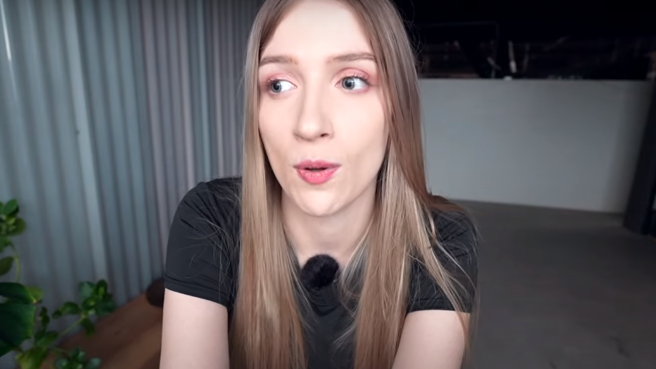 长期定居在台湾的美国正妹崔璀璨表示，她亲自到3间手摇饮买了各种甜度的绿茶，经测试后发现，即便是无糖绿茶，最低还有5.9克的糖。（图／翻摄自崔璀璨YouTube）