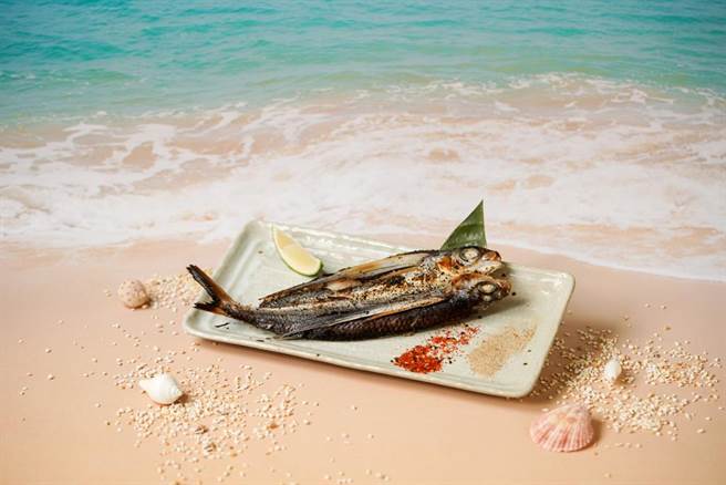 新竹喜来登「外岛美食节」不用出境、入境即享兰屿香烤飞鱼的鲜甜海味。（新竹喜来登提供／罗浚滨新竹传真）