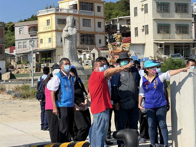 针对烈屿罗厝渔港船席不足问题，立委陈玉珍争取中央补助款1亿3千余万元改善，昨再邀集渔业署、海巡署、金门县政府、金门区渔会以及烈屿乡公所等单位研议后续配套办法。（立委陈玉珍办公室提供）
