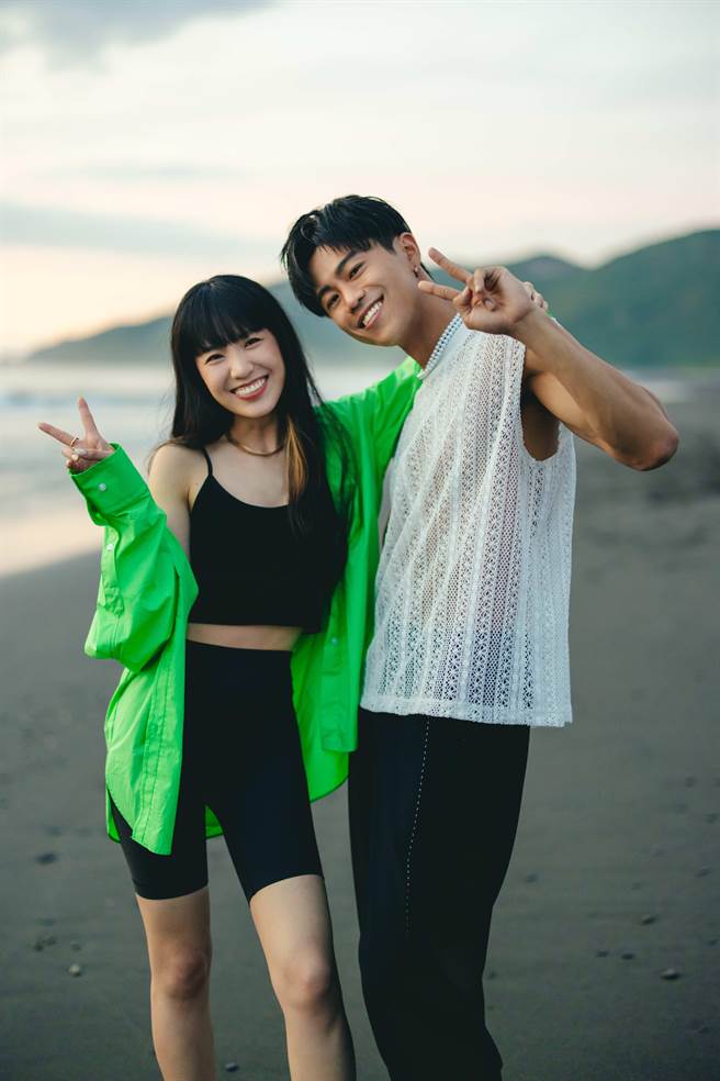 廖柏雅邀請孫盛希合作新歌〈Weekend Boyfriend〉。（華納音樂提供）