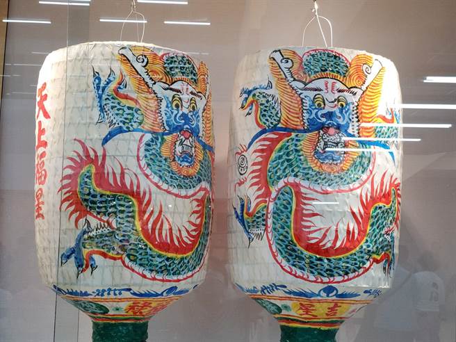 林聰賢的燈籠工藝，其家族傳承五代燈籠繪製藝術。（周麗蘭攝）