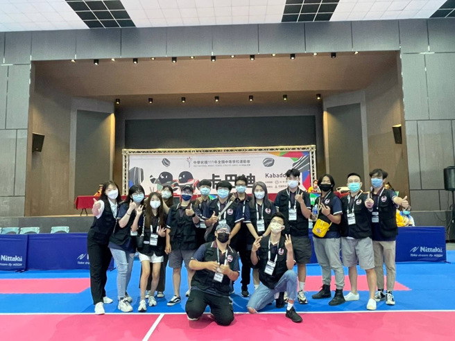 玄奘大学大传系参与111年全国中等学校运动会教育部卡巴迪赛事转播团队。(照片/玄奘大学提供)