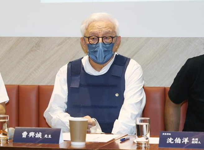 曹兴诚受访时竟辱骂记者：「你还有脸站在这里？」（图／取自《大新闻大爆卦》）