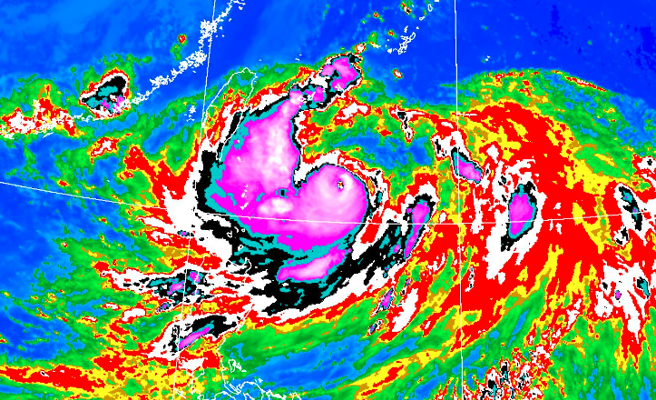 軒嵐諾外圍環流已經開始影響台灣，台灣颱風論壇指出目前麥寮陣風已達10級，接近停班停課標準。（翻攝自氣象局）