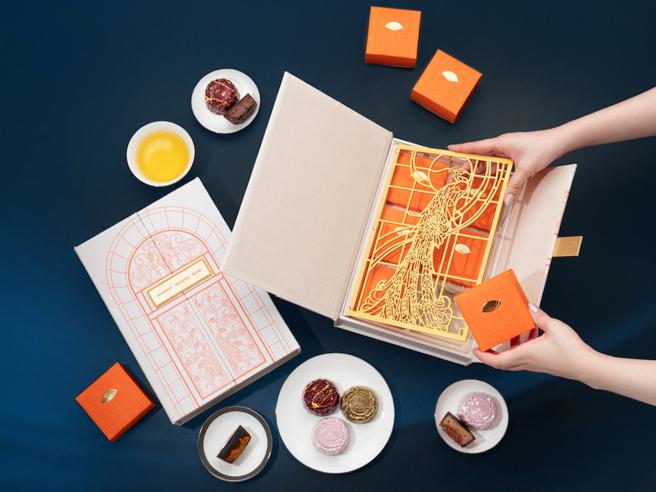 远百台北文华东方酒店创意巧克力月饼礼盒，售价3880元 / 6入。（远百提供）