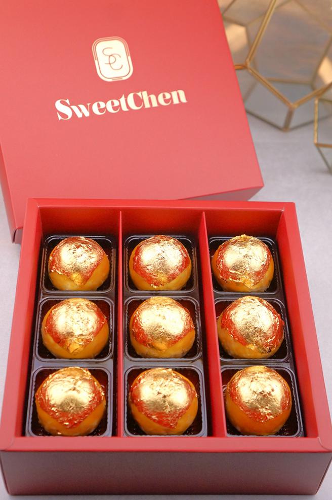 远百SWEET CHEN「隐藏版金箔蛋黄酥礼盒」，售价3880元 / 9入。（远百提供）