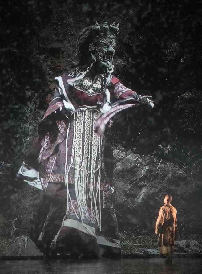 刘若瑀说，《转山》是一个隐喻，却也是一个真实的经验。（郑任南摄）