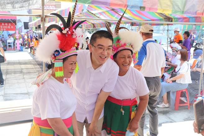 国民党基隆市长候选人谢国梁认为，若要质疑他的论文，就把一切分析清楚，不要断章取义。（谢国梁办公室提供／张志康基隆传真）