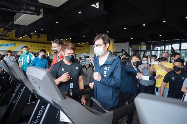 为了将高雄打造为全民运动城市，并让民眾有更完善的运动环境，高市府运发局1日宣布，将在路竹高中设置高雄第14座国民运动中心，目前已经正式启动相关规画与筹备事宜。（高市府运发局提供／洪浩轩高雄传真）