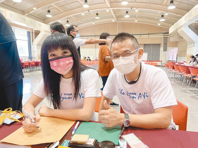 新北市议员蔡淑君8月31日完成登记，并承诺当选后将全数捐出选举补助款。（蔡淑君提供／叶德正新北传真）