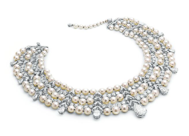 丽晶精品全球唯一BVLGARI CINEMAGIA系列顶级Diamond Sails钻石珍珠项炼，9500万元。（丽晶精品提供）