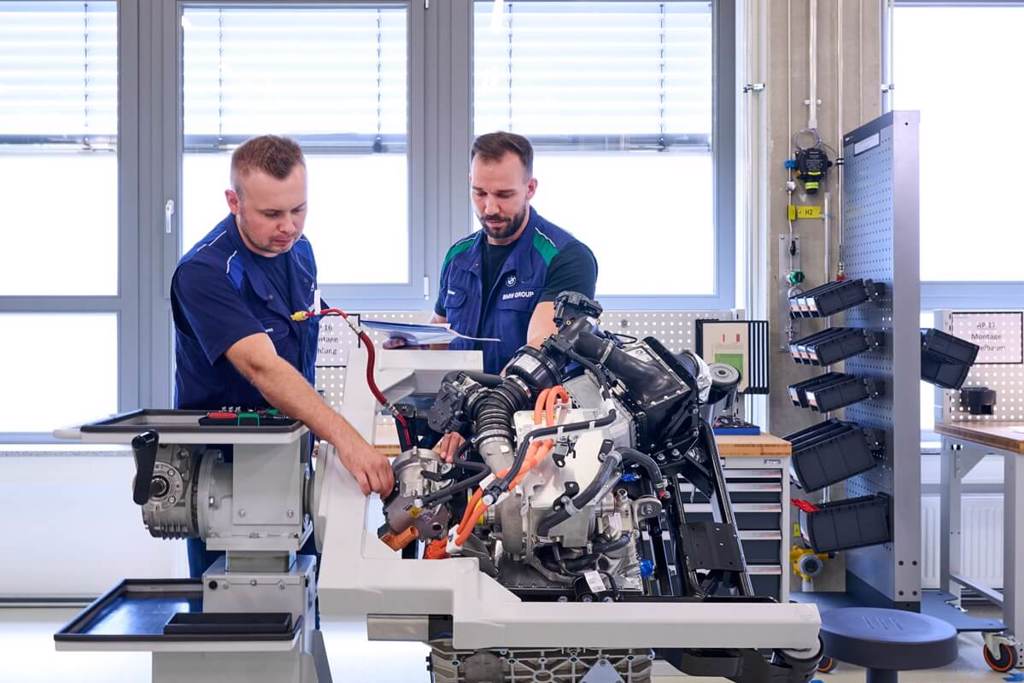 BMW開始為iX5 Hydrogen生產燃料電池系統 (圖/CarStuff)