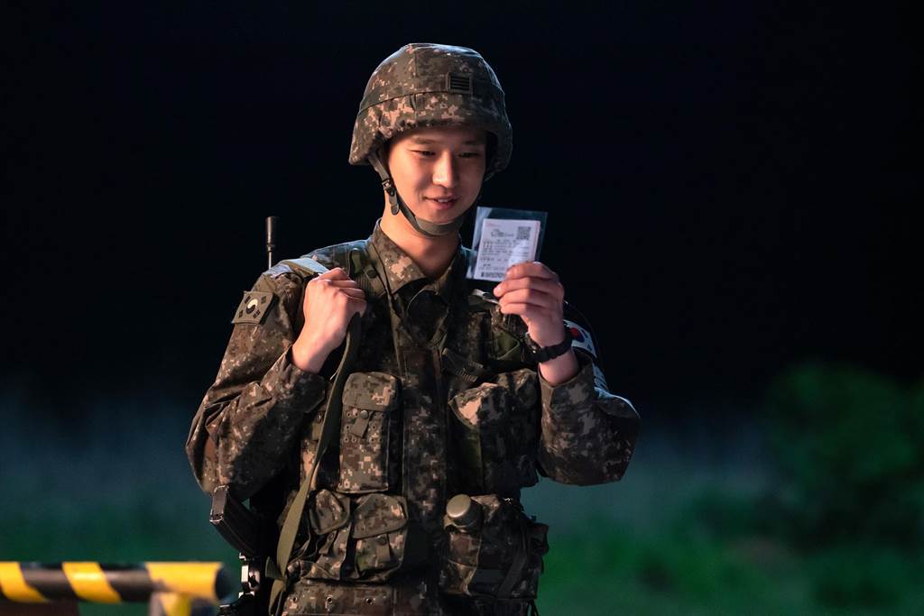 高庚杓飾演撿到樂透頭彩的南韓兵長。（采昌提供）
