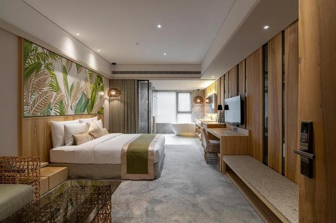 （位於小巨蛋捷運站附近的「阿樹國際旅店」，豪華雙人房包月30天每日2,600元。圖／凱撒飯店連鎖提供）