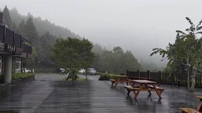 罗东林管处所辖的太平山国家森林游乐区、自然步道，在今天中午过后预警性休园及封闭。（罗东林管处提供／李忠一宜兰传真）