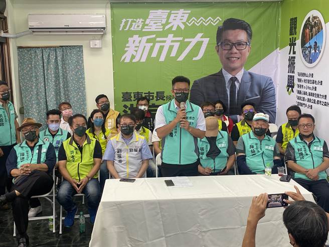 行政院东部联合服务中心执行长洪宗楷2日登记参选台东市长及成立竞选总部。（蔡旻妤摄）