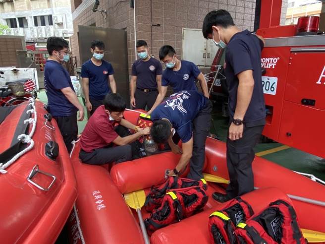 因应颱风来袭，北市消防局已做好防颱整备工作。（翻摄照片／林郁平台北传真）